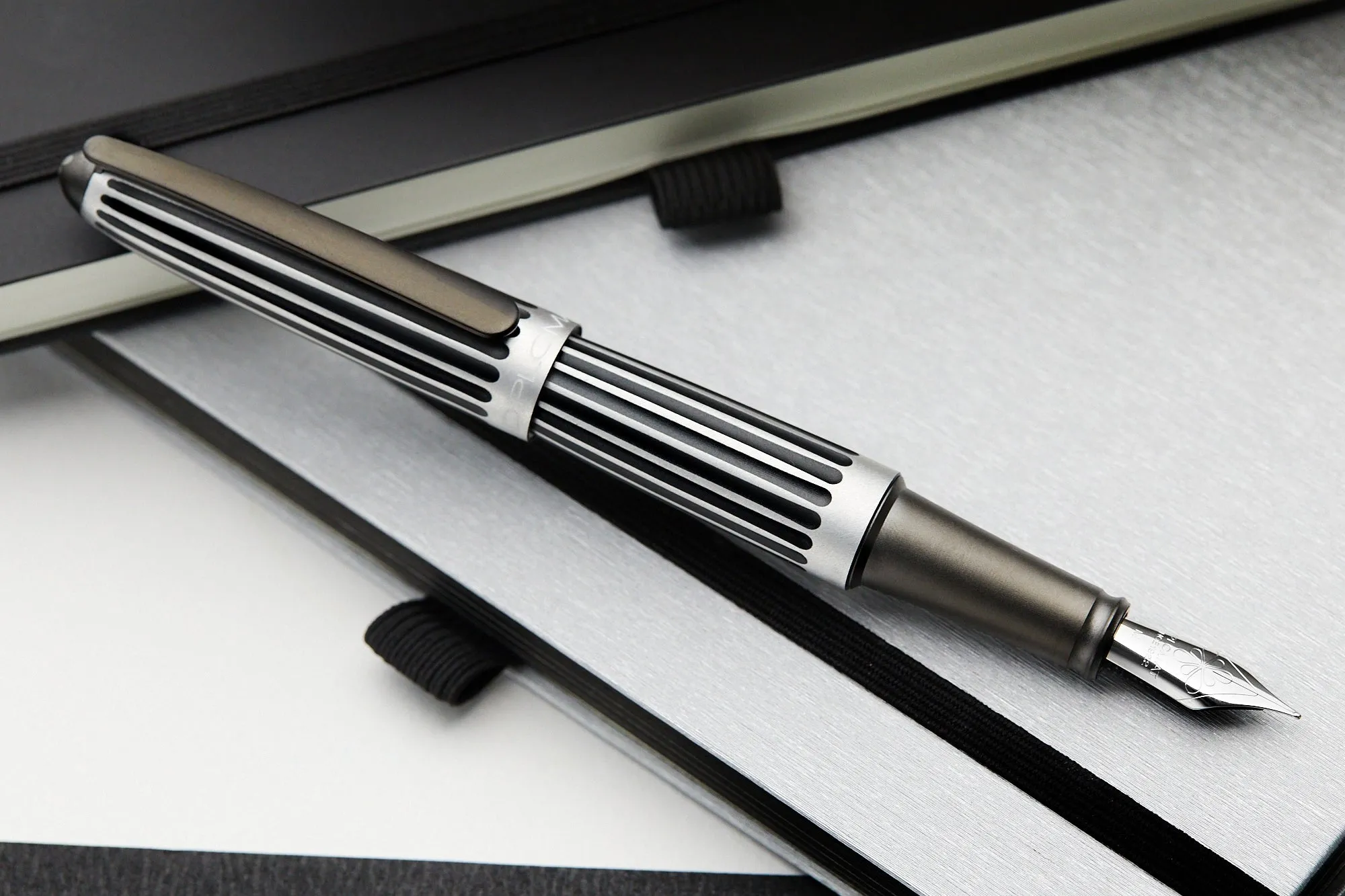 Diplomat Aero Fountain Pen - Stripes Black